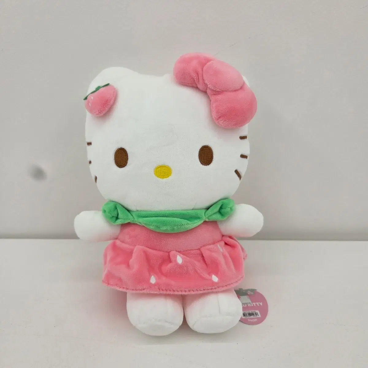 (새상품)헬로키티 딸기 원피스 인형 25cm