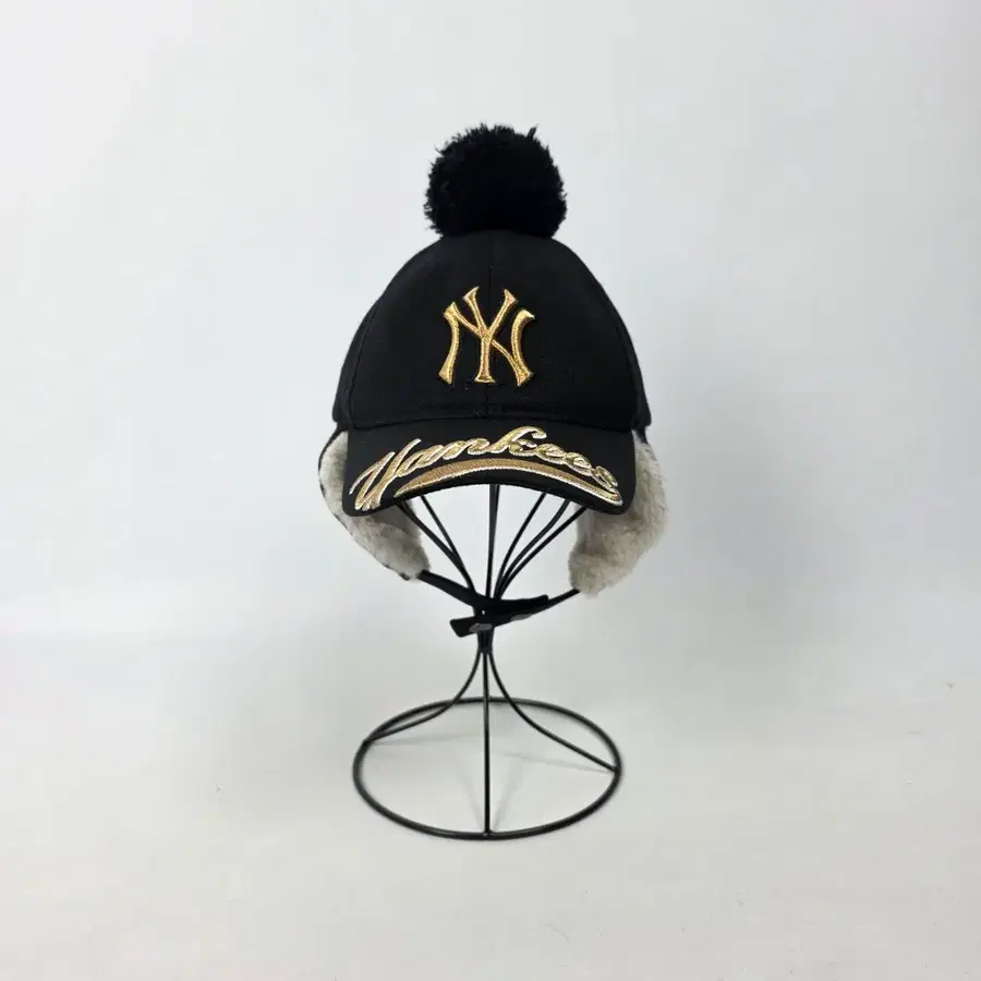엠엘비 뉴욕 양키스 귀달이 털 모자 볼캡 블랙 49-51cm 260902