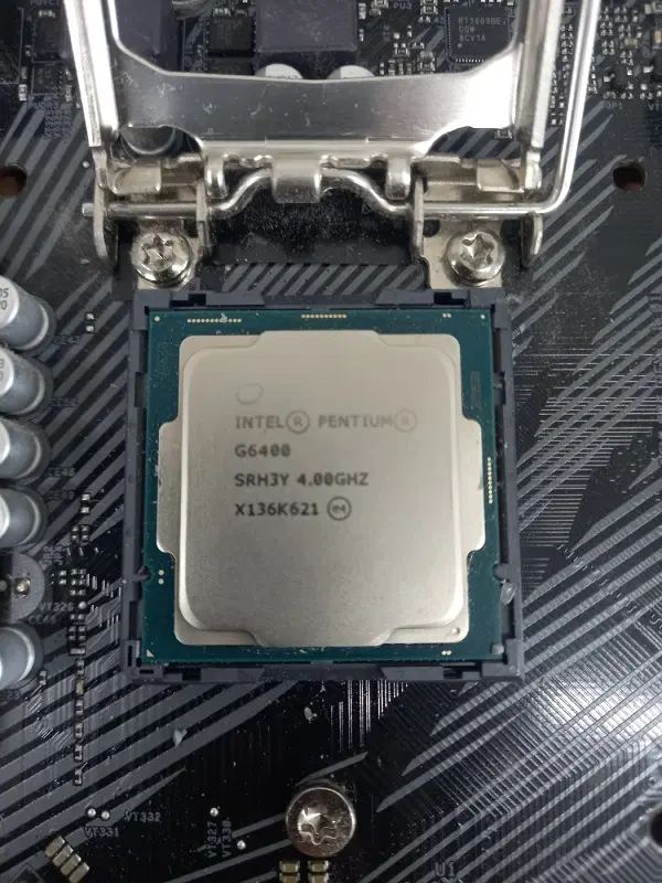 인텔 CPU G6400 판매합니다