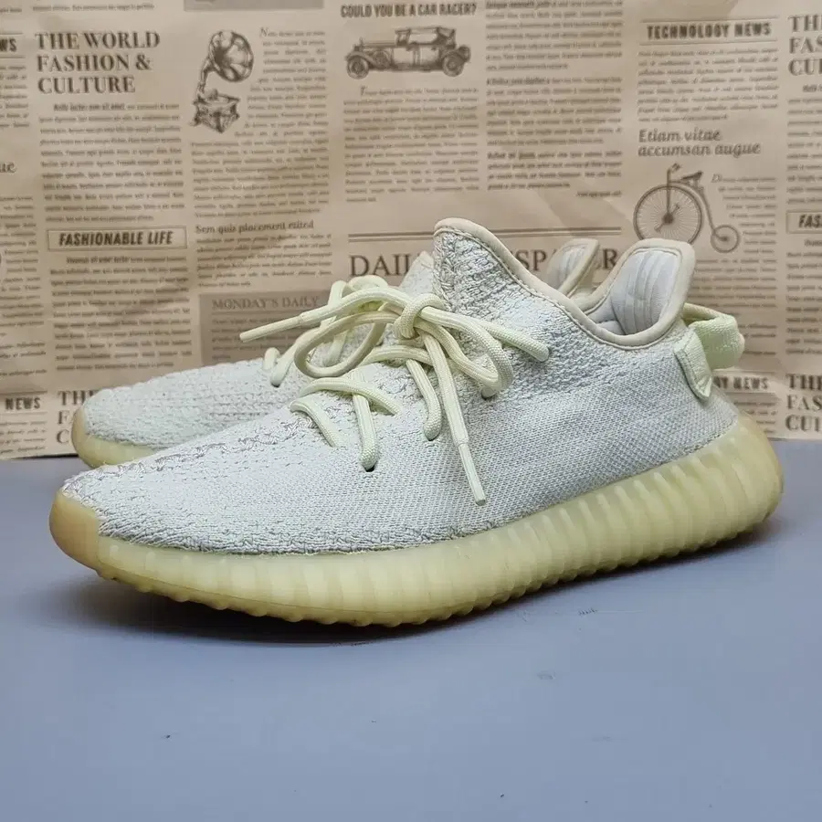 아디다스 이지부스트 350 V2 버터 여성운동화240