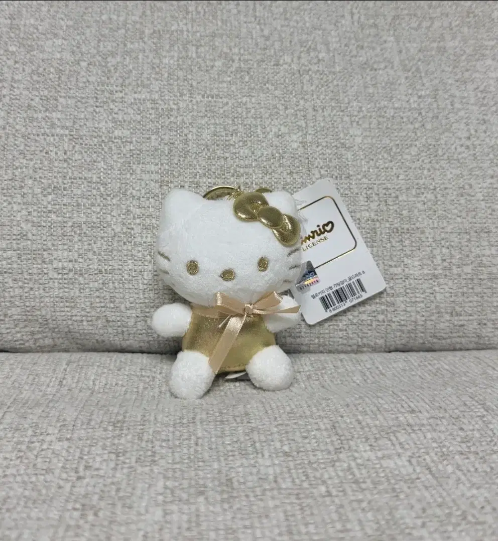 정품 산리오 헬로키티 골드하트 8cm 키링 인형