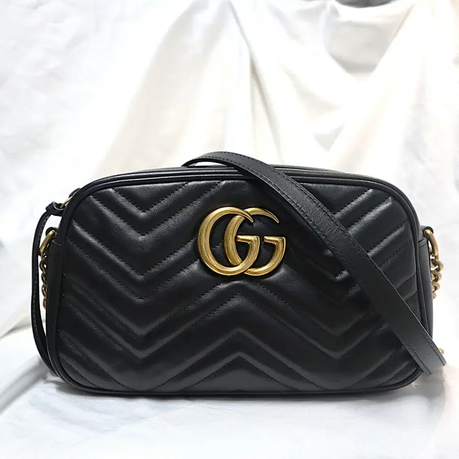 Gucci(구찌) 447632 블랙 마틀라세 쉐브론 금장 GG 마몽 스몰 체인 숄더백