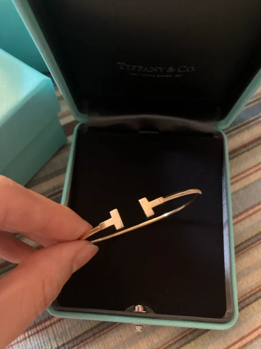 정품)티파니앤코 Tiffany T 와이어 브레이슬릿 스몰 로즈골드