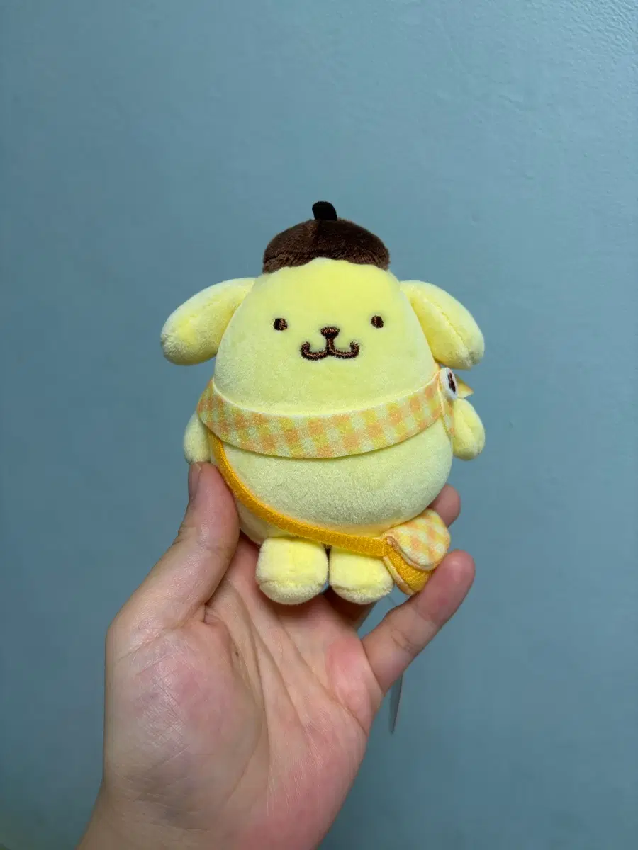 고전 배낭 여행 가방 메고 있는 무뉴 폼폼푸린 마코인형