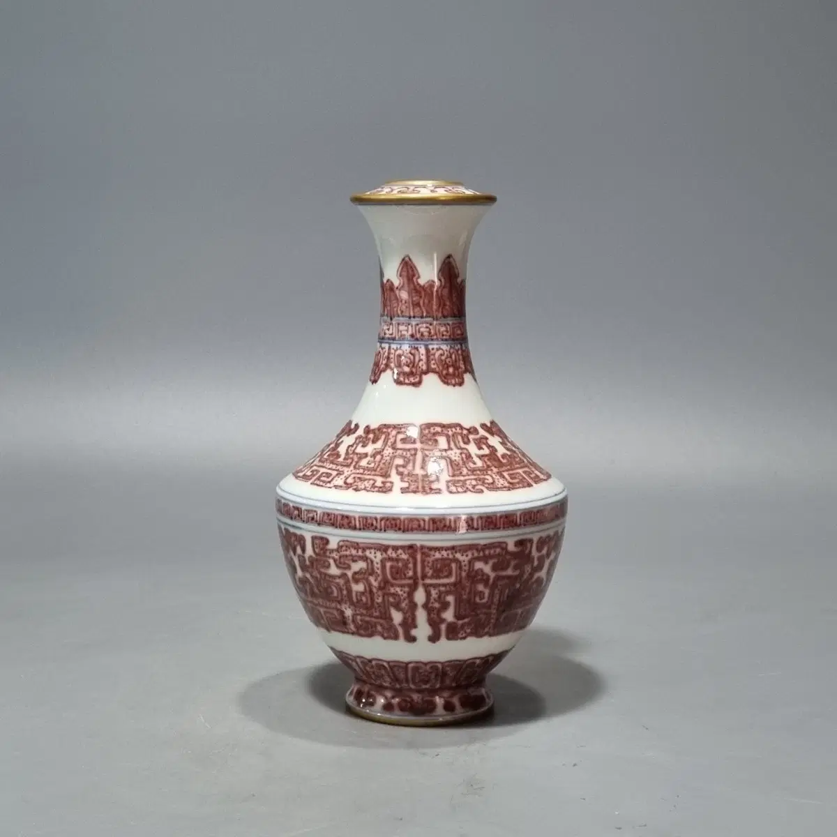 대청건륭년제 묘금 유리홍 청화 도철문 장경병 (23cm)