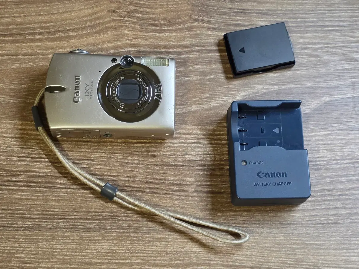 캐논 익서스 750 / 익시 700 디지털 카메라 (원희 카메라)