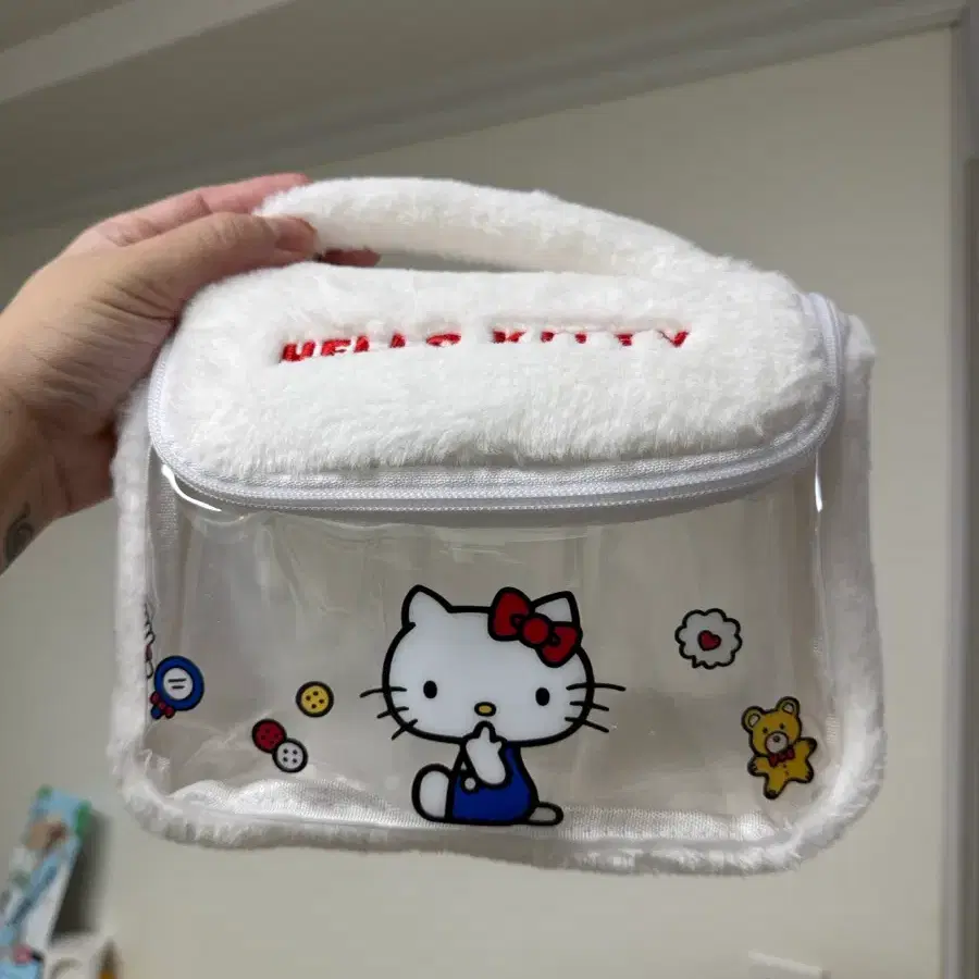 키티 파우치 화이트 퍼 파우치