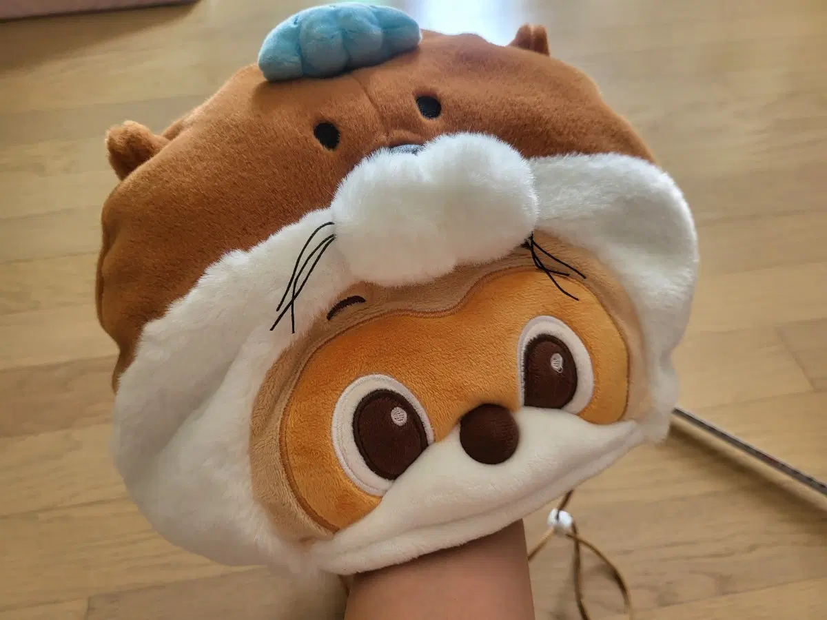 롯데월드 어드벤처 캐릭터 털모자 갈색/흰색