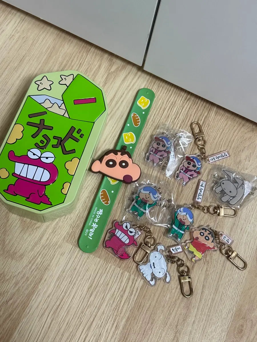 짱구 틴케이스+키링+팔찌+아크릴스탠드