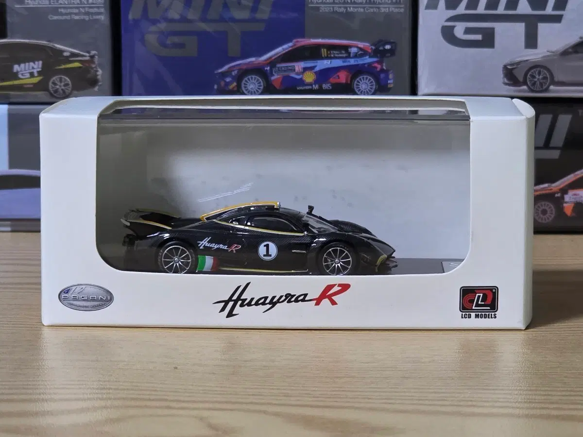 1/64 LCD 파가니 와이라 R 카본