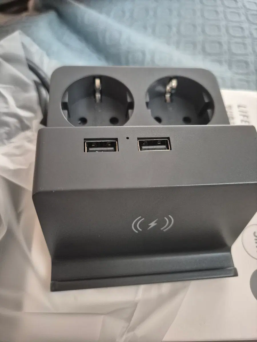 무선 충전 멀티탭 USB 포트 2구