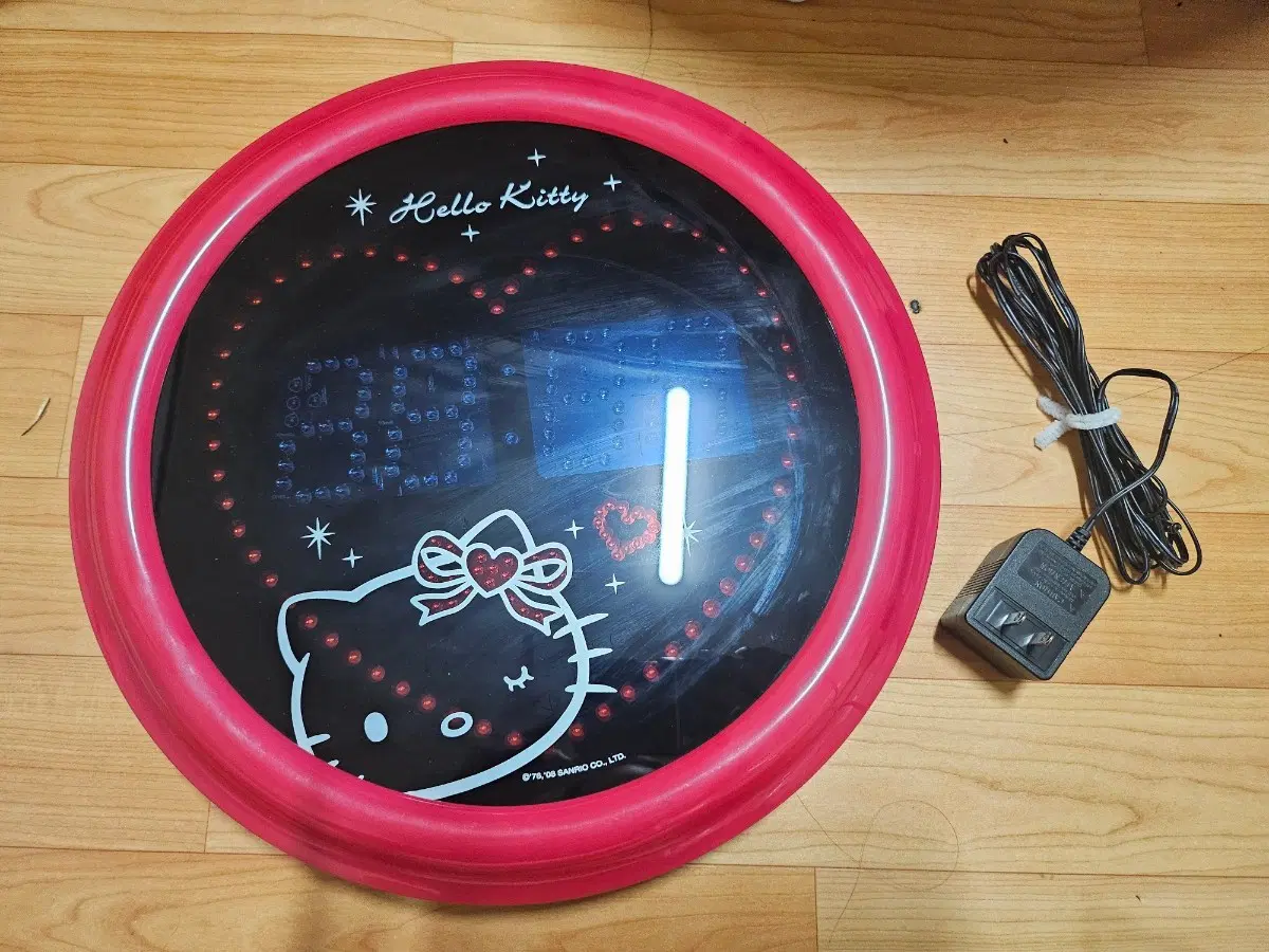 고전키티 LED 벽시계 팝니다 (작동o)