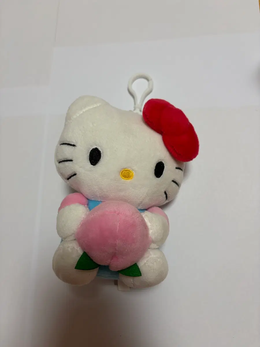 헬로키티 복숭아 인형키링