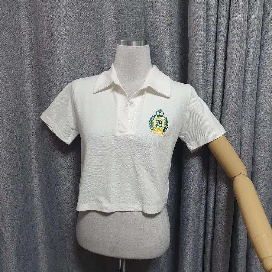 카라 자수 화이트반팔티