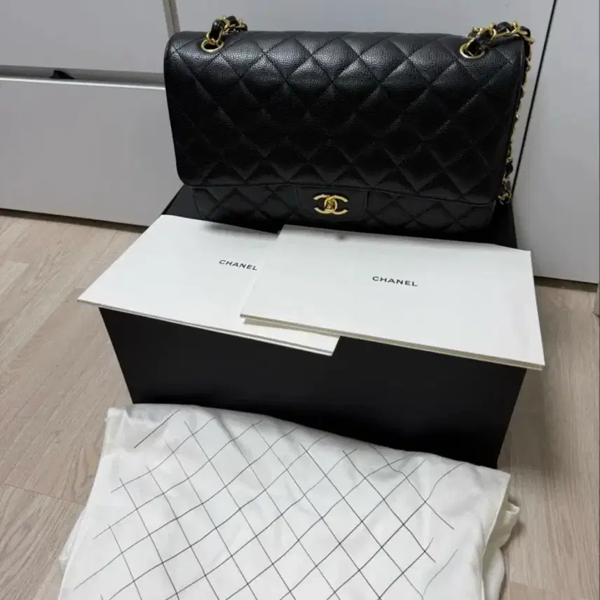 샤넬 클래식캐비어 라지 내장칩 금장 사진 1