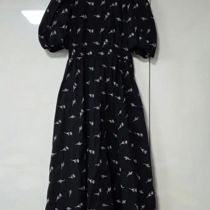 자라 Zara 블랙 꽃무늬 퍼프소매 롱 원피스