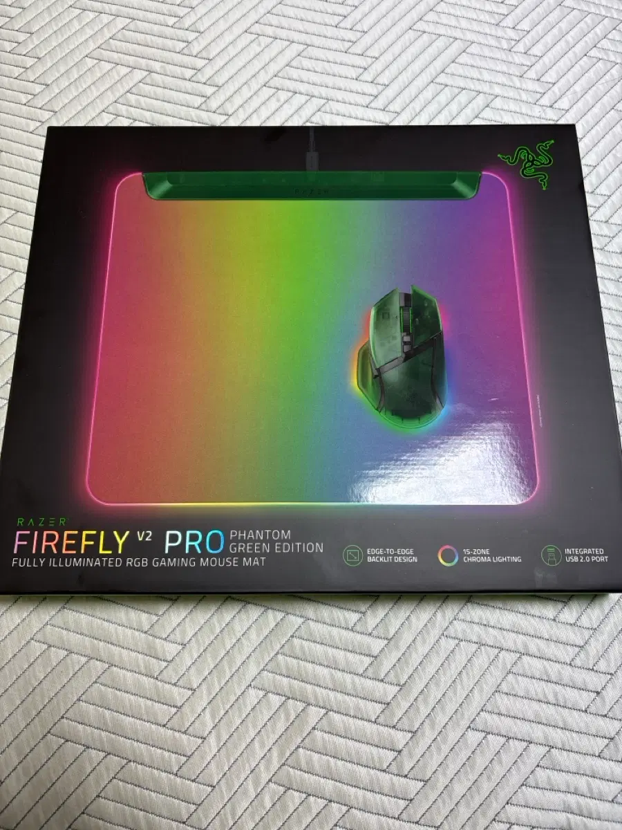 레이저 파이어플라이 V2 프로 팬텀 그린 에디션 RGB 게이밍 마우스패드