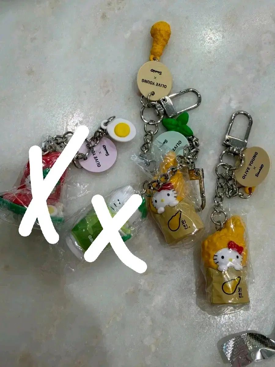 산리오x올리브영 지역 음식 키링(수원 치킨)