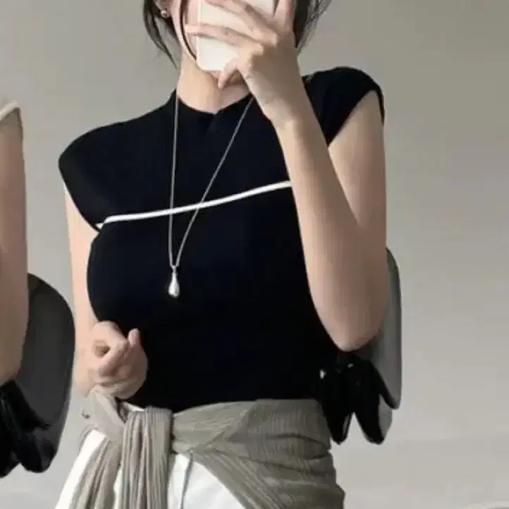 가나다란 블랙 민소매 티