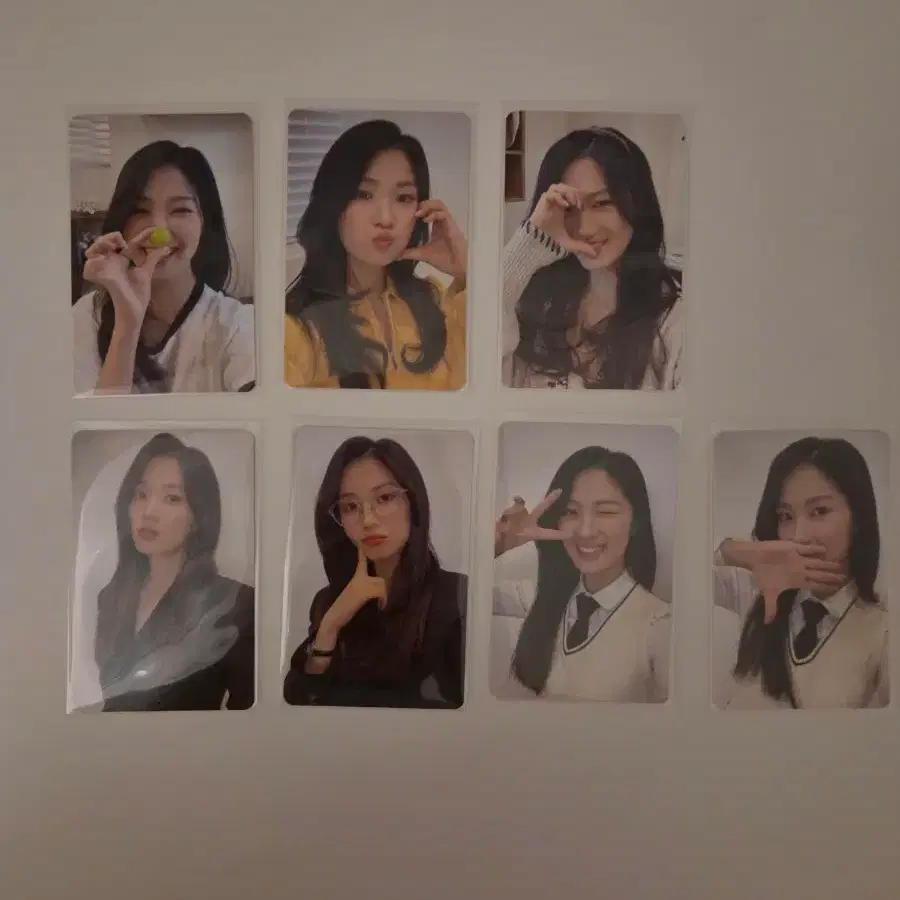 54장/ 김혜윤 혜피데이 포카 포함 다수 일괄판매합니다!