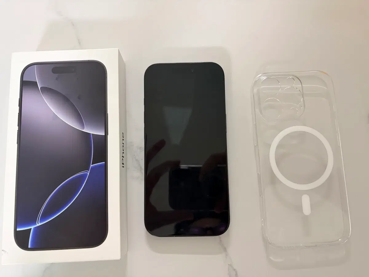 아이폰 16 프로 128GB 티타늄 블랙 팝니다