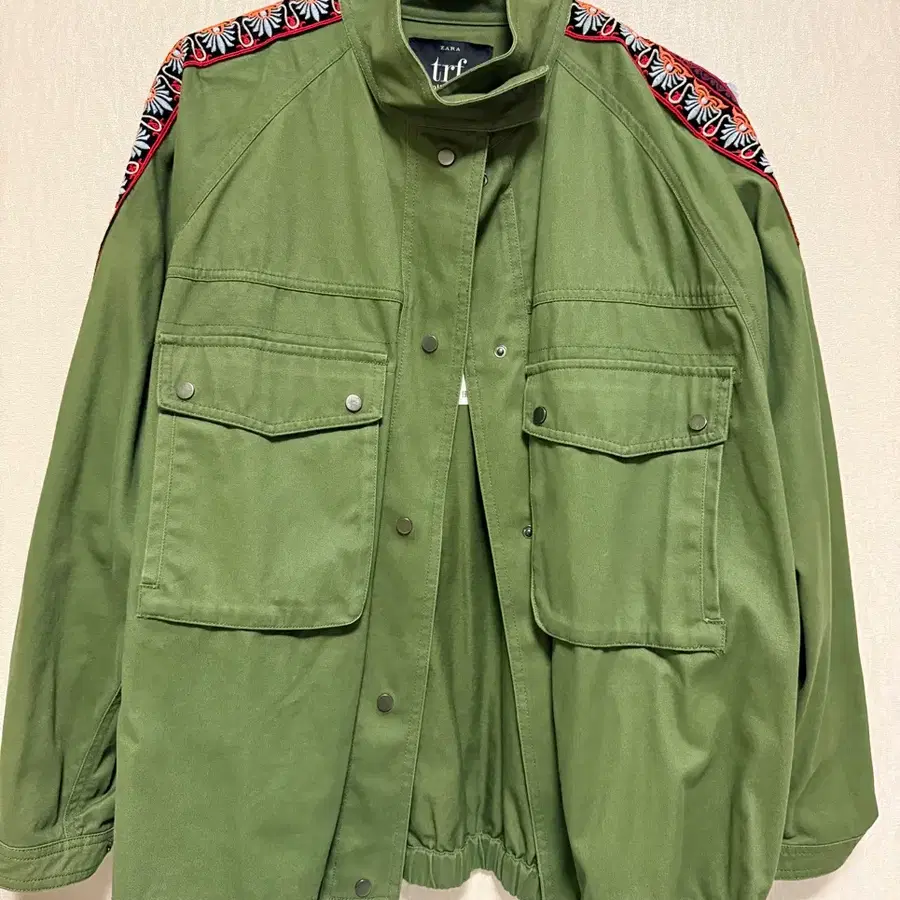 [새상품] ZARA 자라 카키 태슬 자켓