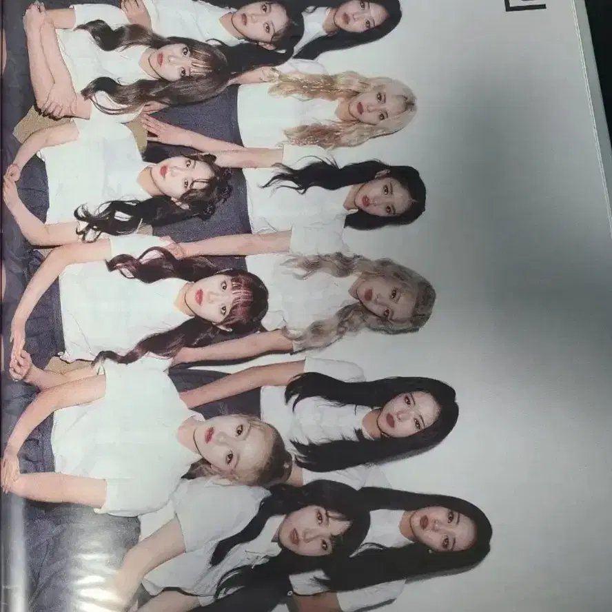 이달의 소녀 포스터 LOONA poster
