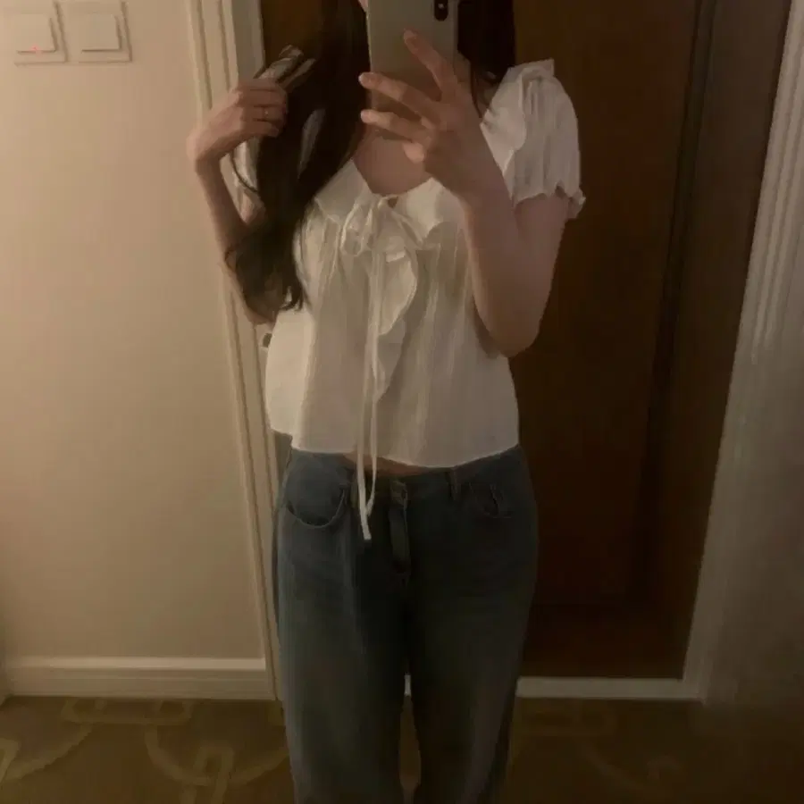 (새상품)유솝아뜰리에 제인 러플 블라우스