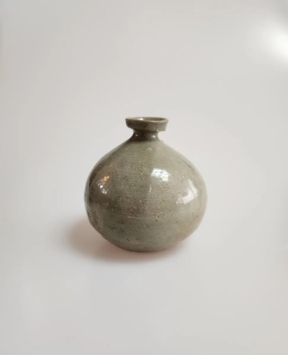골동품 고려시대 12세기경에 제작된 고려청자 유병