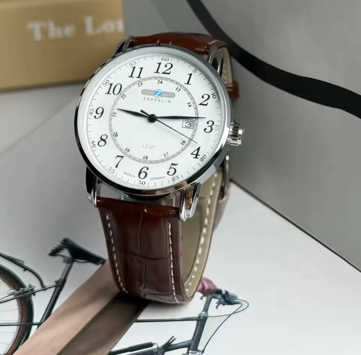 체펠린 LZ127 남성 가죽 시계 (새상품)