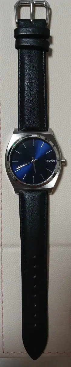 Nixon 타임텔러 실버 한정판 쿼츠