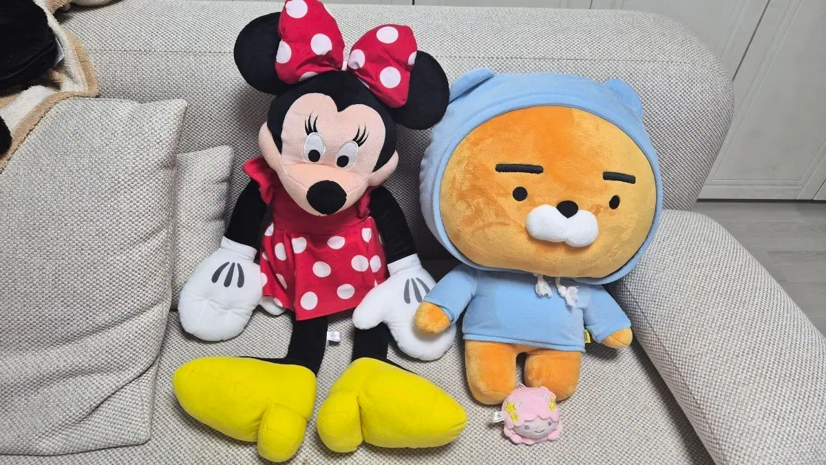 세탁완료/일괄) 카카오 정품 후드 라이언 + 디즈니 미니마우스 + 산리오 키링 인형 3종