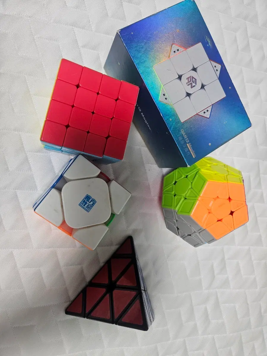 간즈 12 3x3(팔림), 4x4, 스큐브, 메가밍크스, 피라밍크스 팝니다