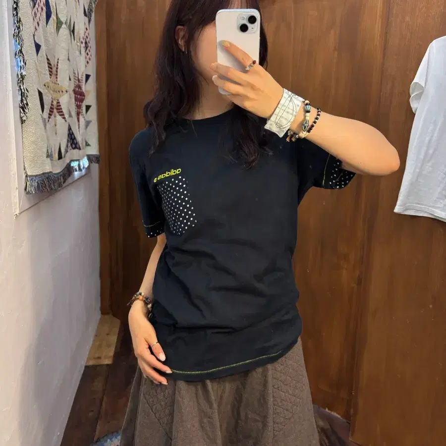 아디다스 도트 레이어드 포켓 반팔티 h405