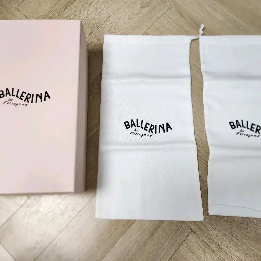 페라가모 발레리나 슈즈 박스와 슈즈 더스트백