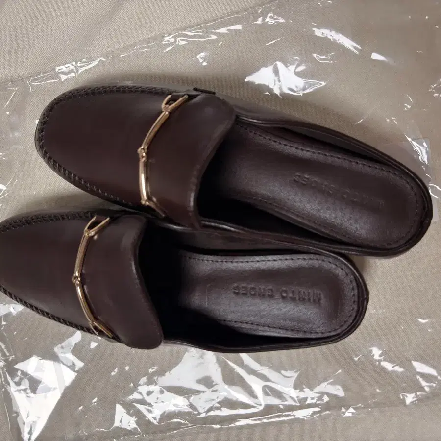 브라운 로퍼 뮬