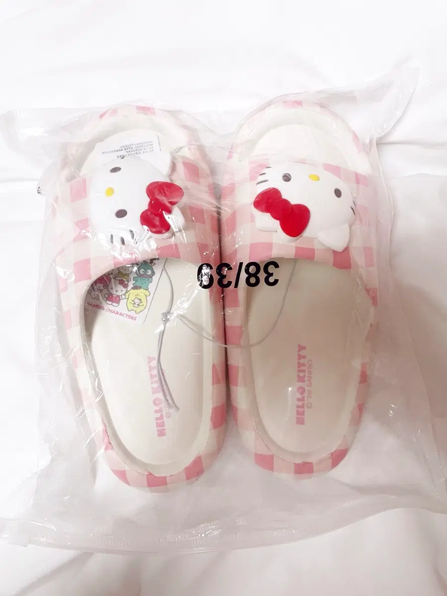 (New product) Hello Kitty home shoes slippers pink 245mm