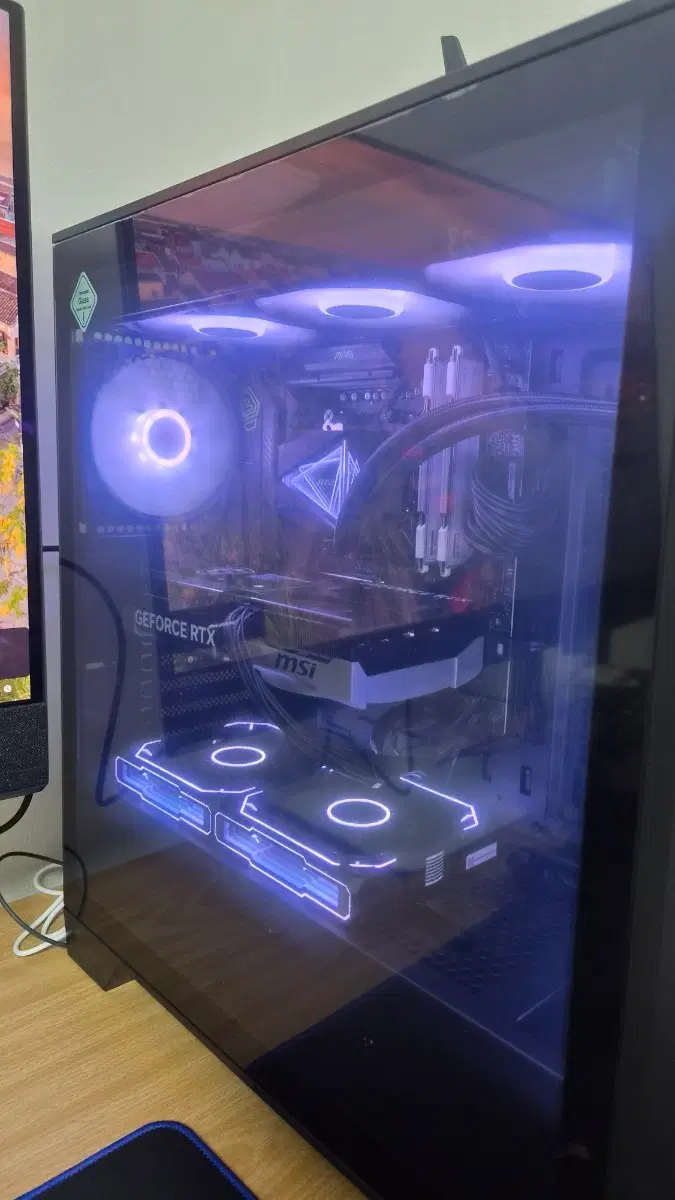 4K OLED 모니터 포함 / 고성능 게이밍 컴퓨터 본체 / 라이젠 9950X / RTX 5070