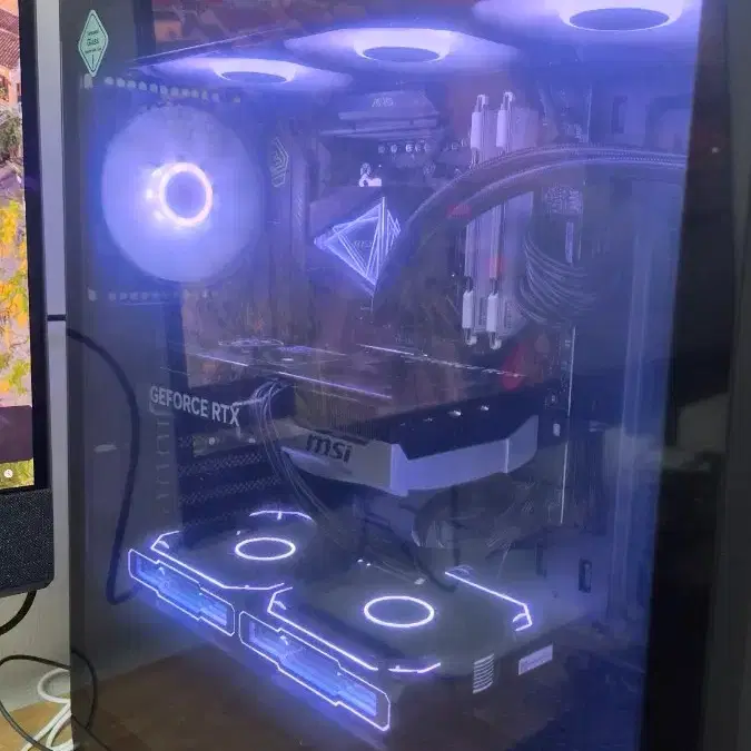 4K OLED 모니터 포함 / 고성능 게이밍 컴퓨터 본체 / 라이젠 9950X / RTX 5070