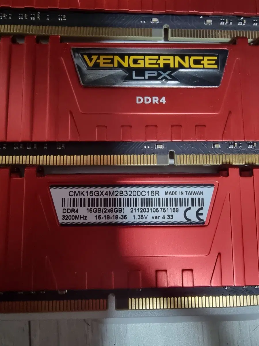 CORSAIR VENGEANCE LPX DDR4 16GB (2x8GB) 3200MHz 레드