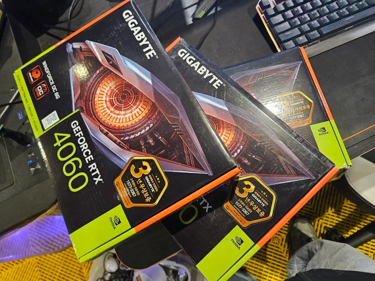 기가바이트 RTX 4060 풀박스 팝니다.