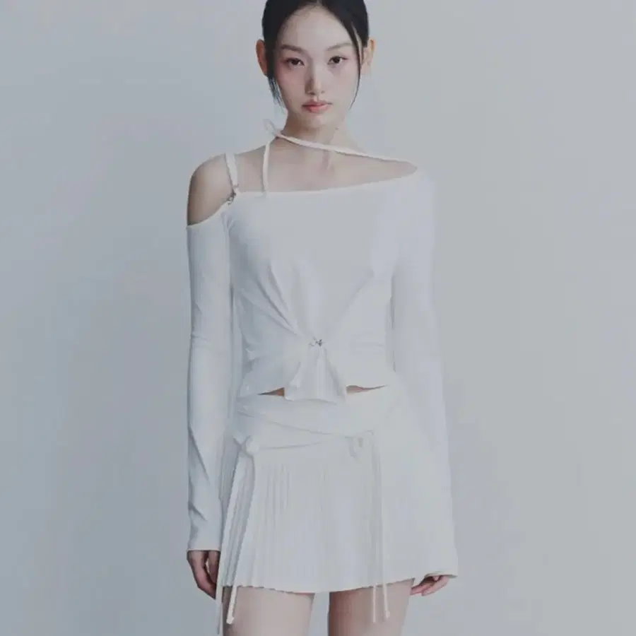 페인오어플레져 루비 후크 롱슬리브 화이트