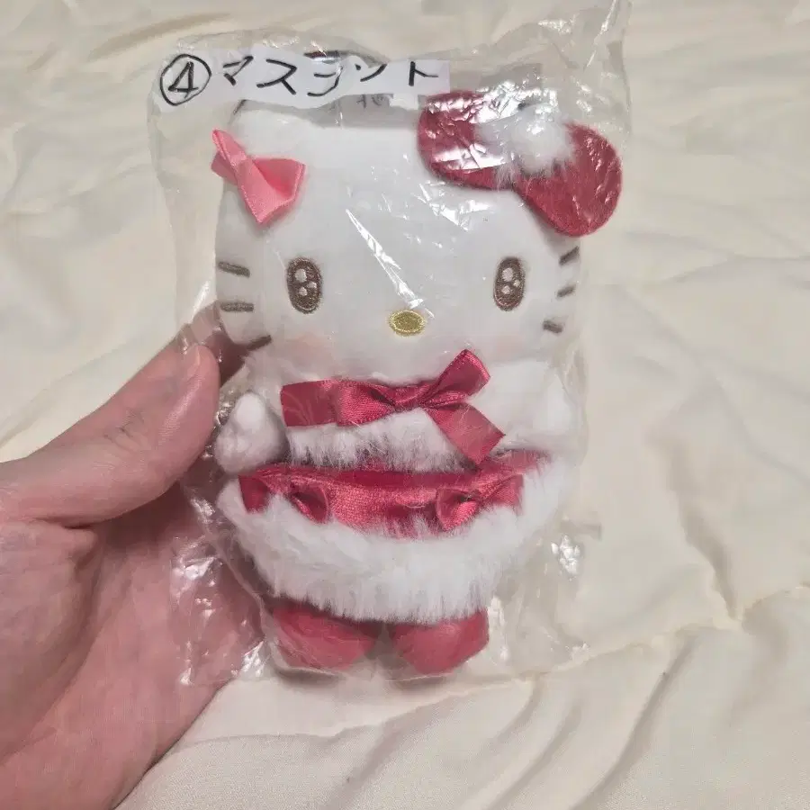 산리오 겨울 헬로키티 쿠지 인형키링