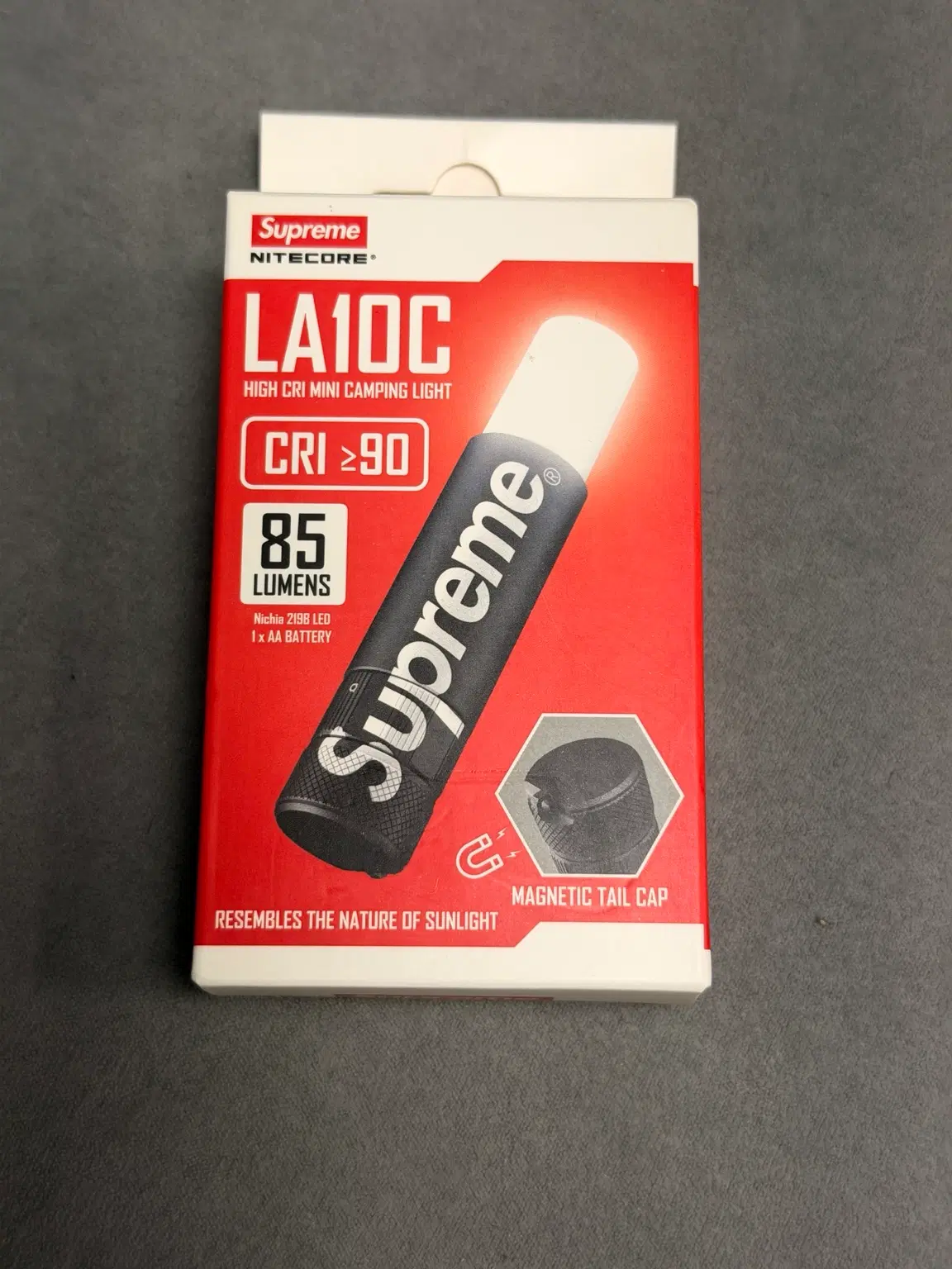 Supreme x NITECORE LA10C 미니 캠핑 라이트