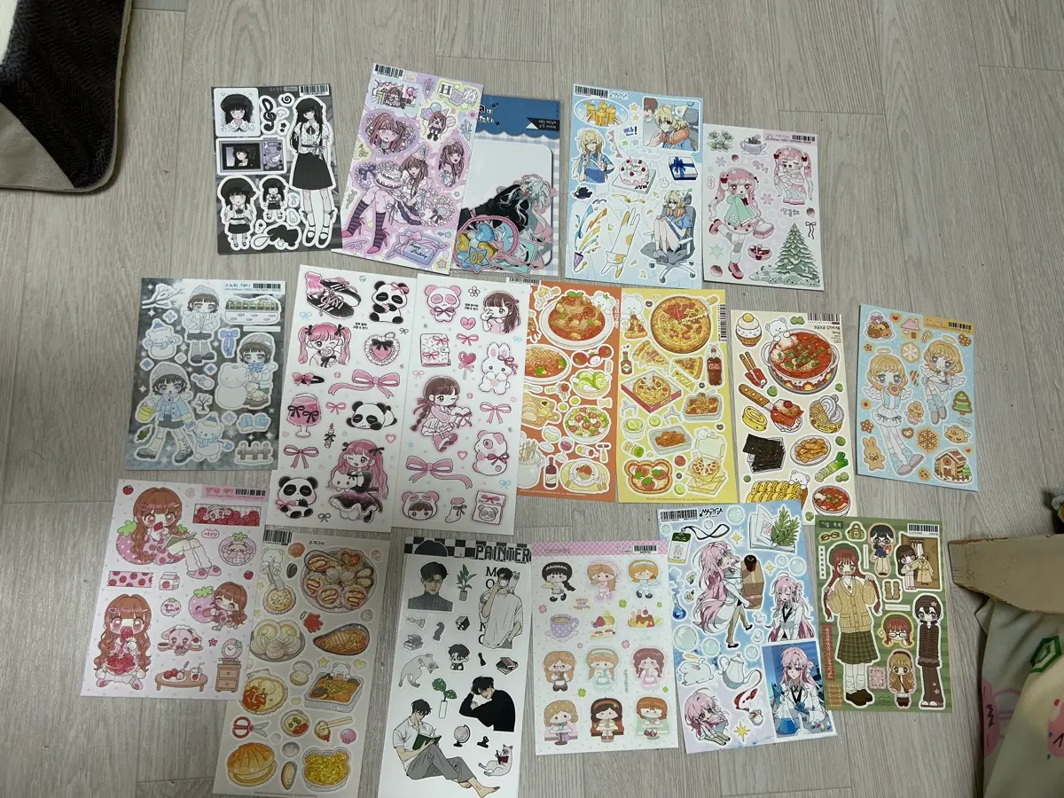 시네샵, 백산, 몽진아트, 말가 등 일러스트 스티커 18장