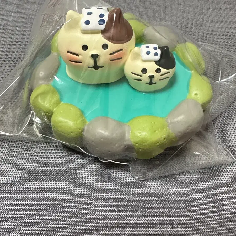 고양이 피규어 온천