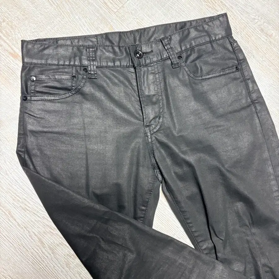 Uniqlo uj s001 slim straight jean