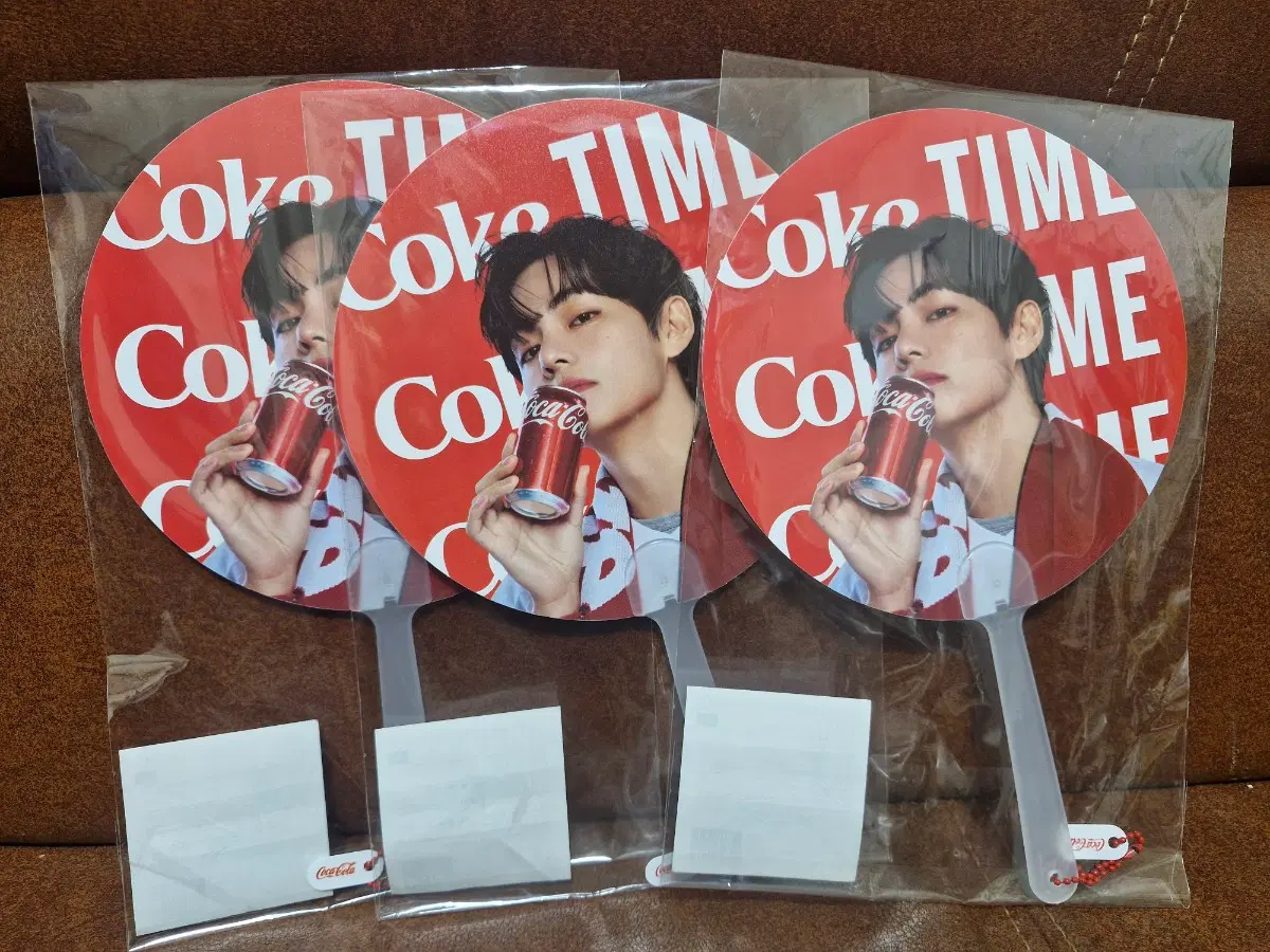 코카콜라 홍보물 BTS 뷔 부채 3개 음료수 소주 양주 맥주 근현대사