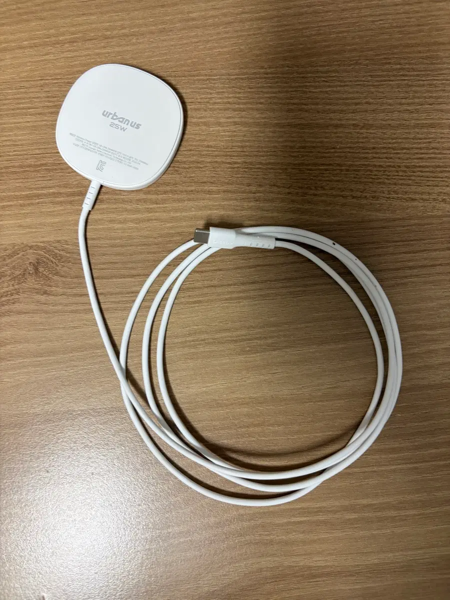 어반어스 25W Qi2.2 무선 충전 케이블