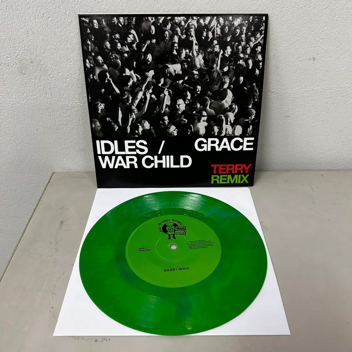 아이들스 Idles 'Grace' 7인치 LP 팝니다.